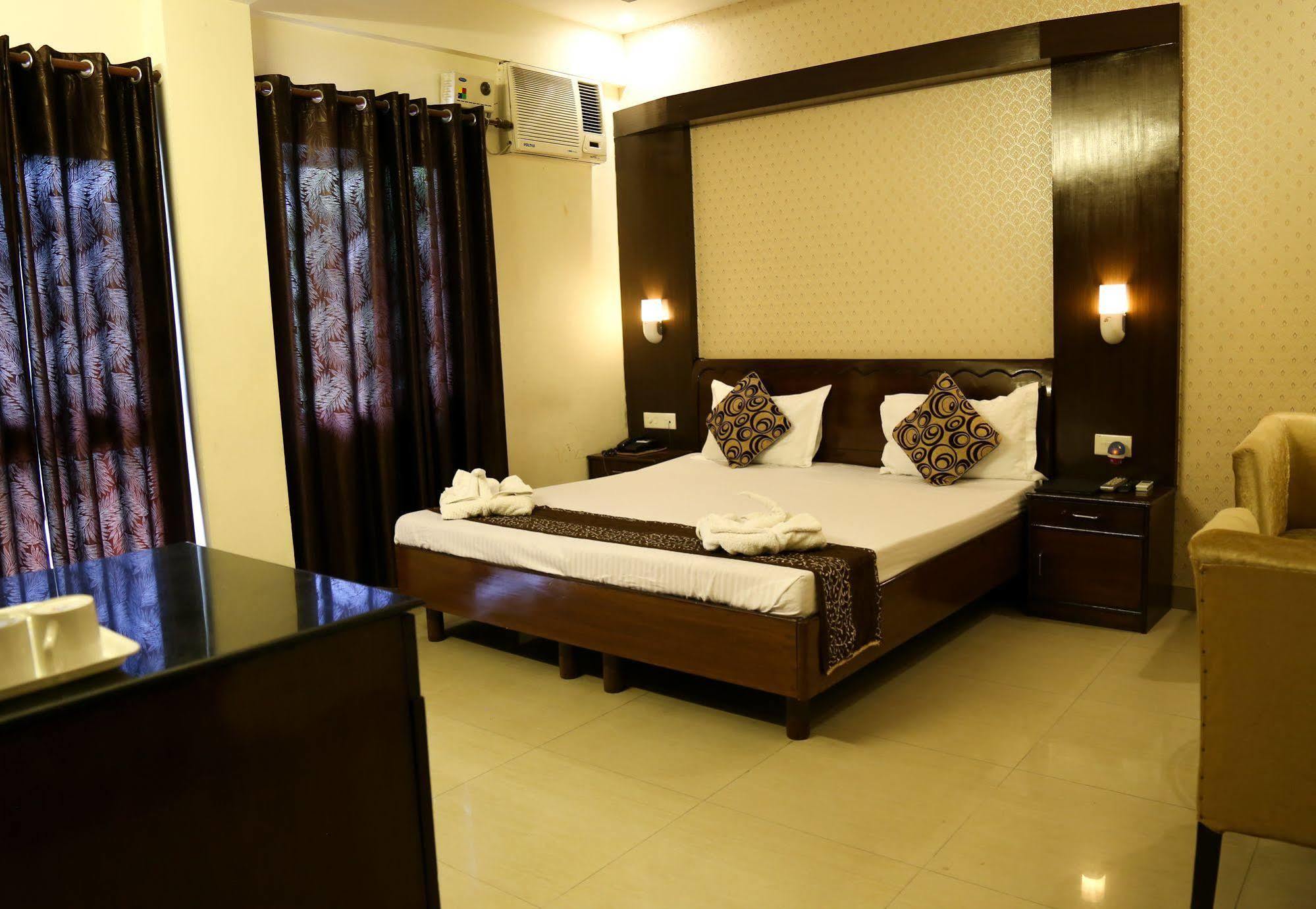 Grand Legacy Beacon, Dehradun Hotel Exterior foto