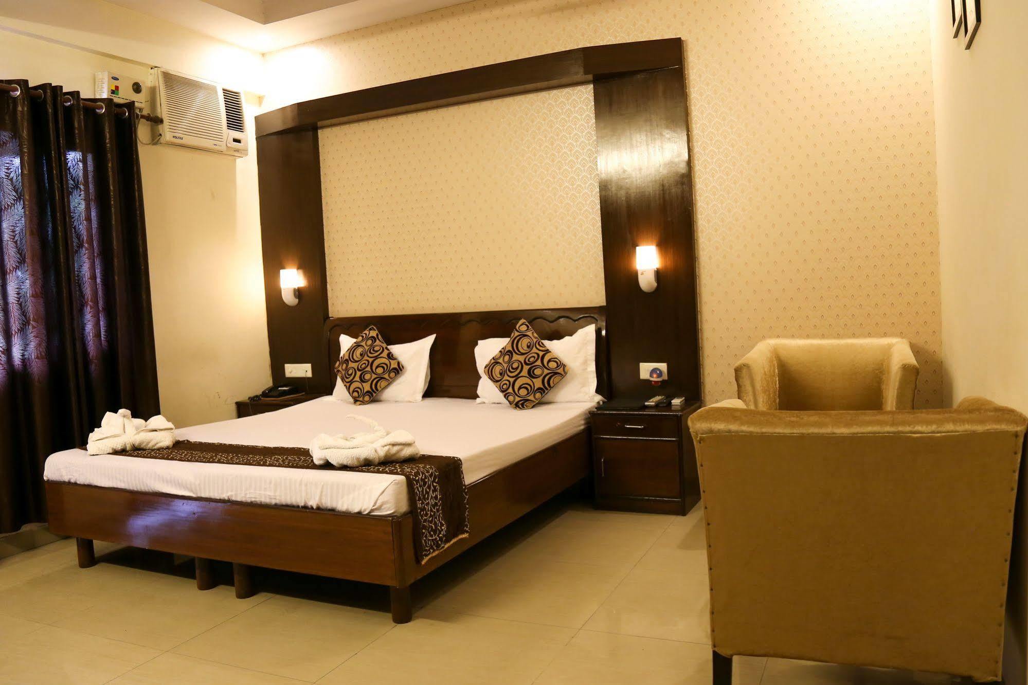 Grand Legacy Beacon, Dehradun Hotel Exterior foto
