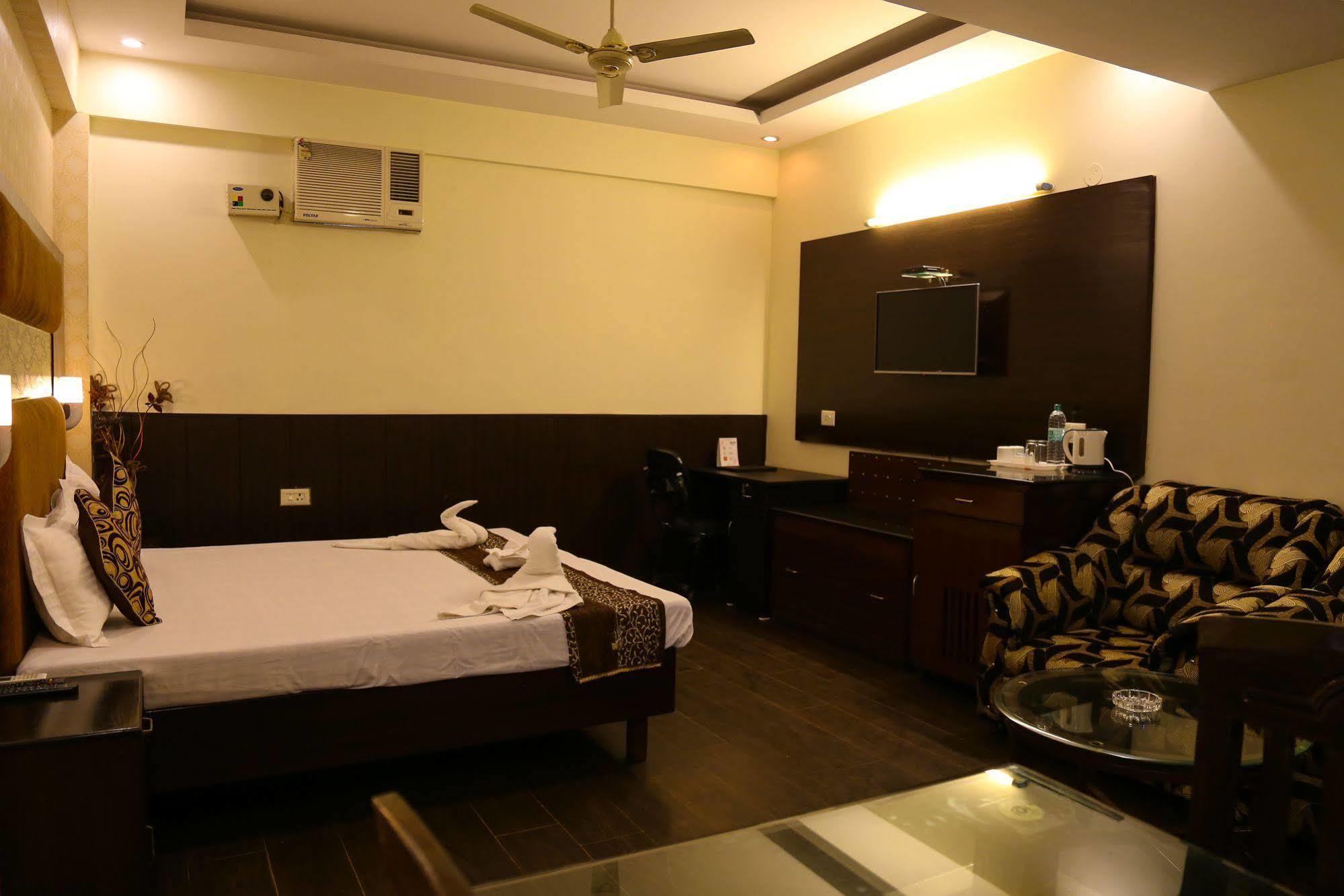 Grand Legacy Beacon, Dehradun Hotel Exterior foto