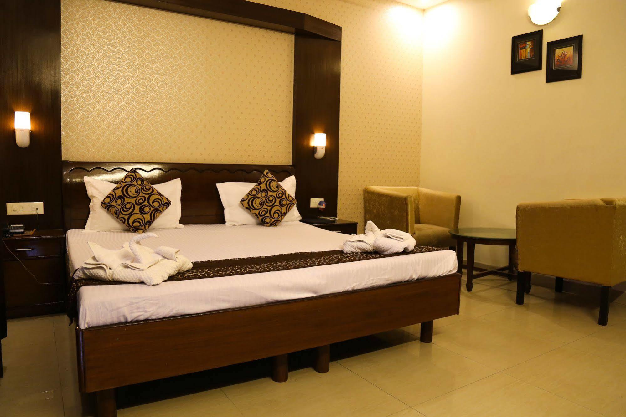 Grand Legacy Beacon, Dehradun Hotel Exterior foto