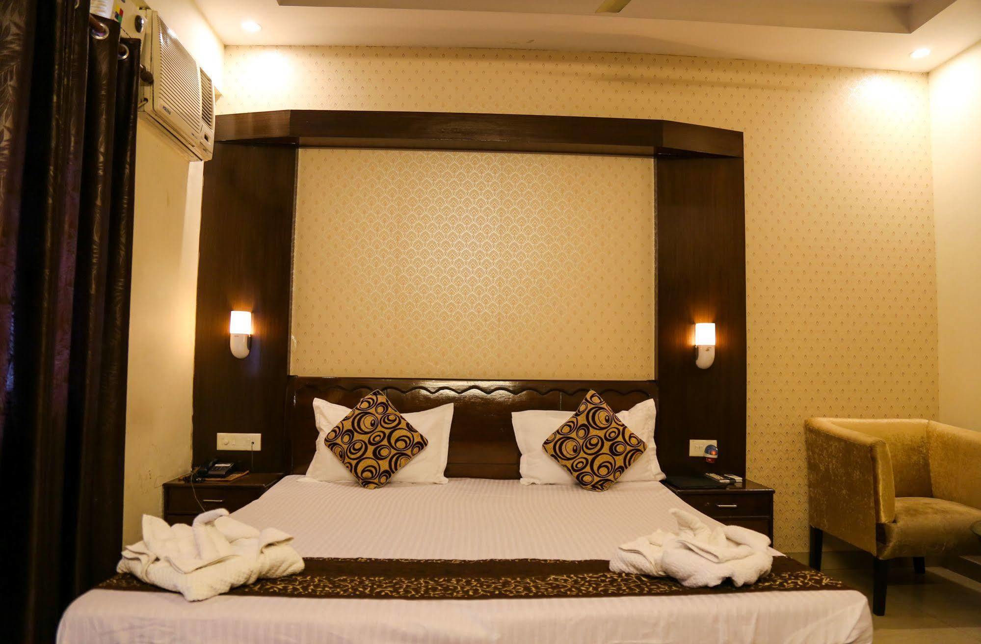 Grand Legacy Beacon, Dehradun Hotel Exterior foto